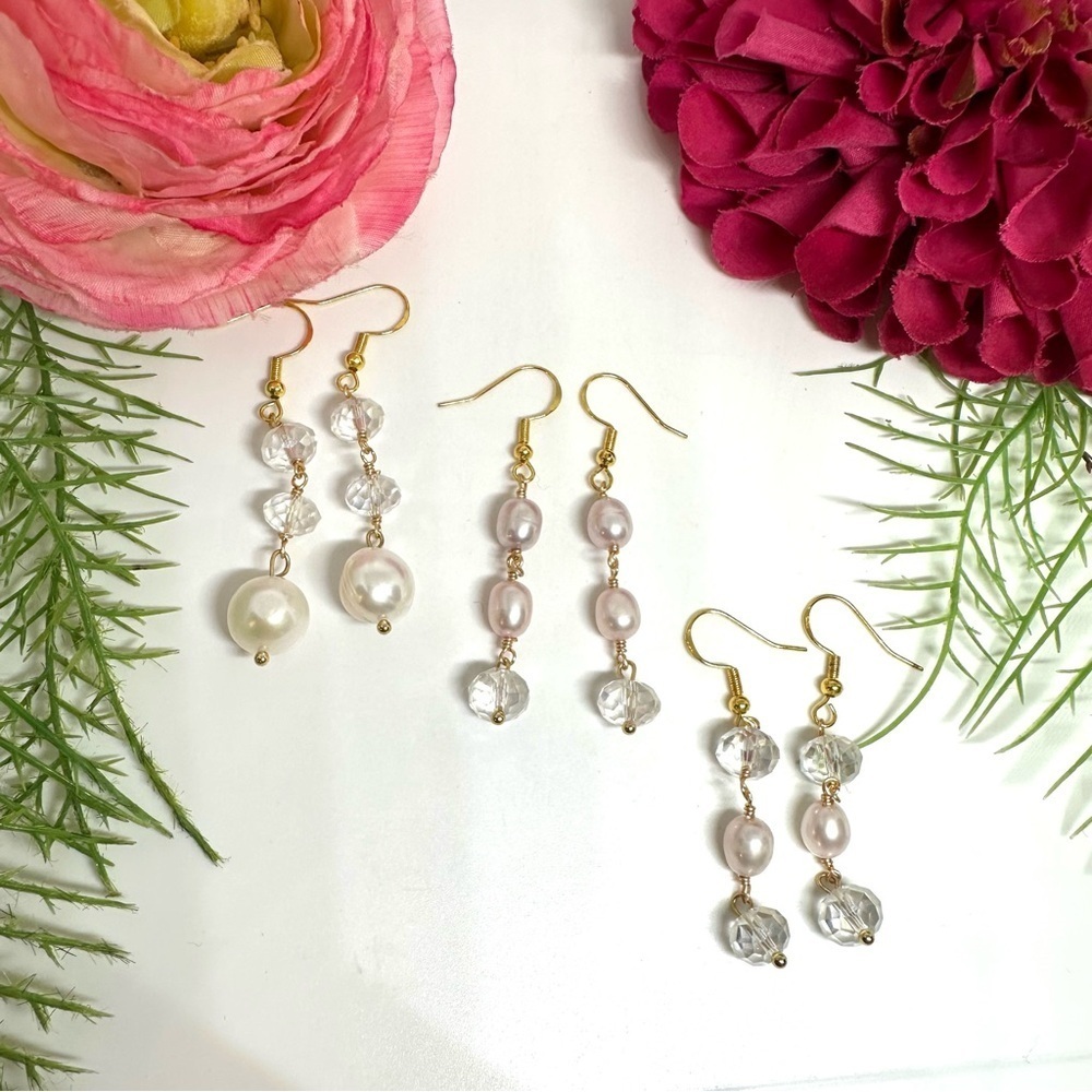 ⚜️Freshwater Blush Pearl & Crystal Dangly Earrings - Picture 5 of 5